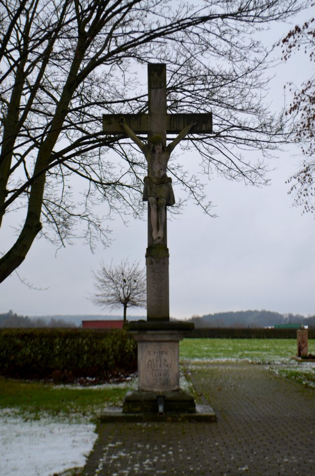Steinbach (Burghaun), Friedhof, Kreuz