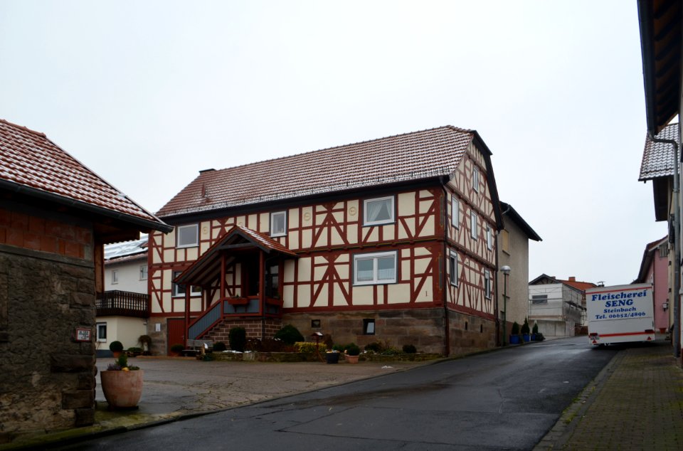 Steinbach (Burghaun), Althöfer Weg 1