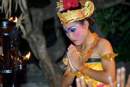 Ubud event dance sideshow photo