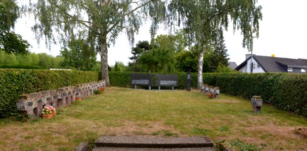 Steinbach, Friedhof, Gefallenengedenkstätte (1)