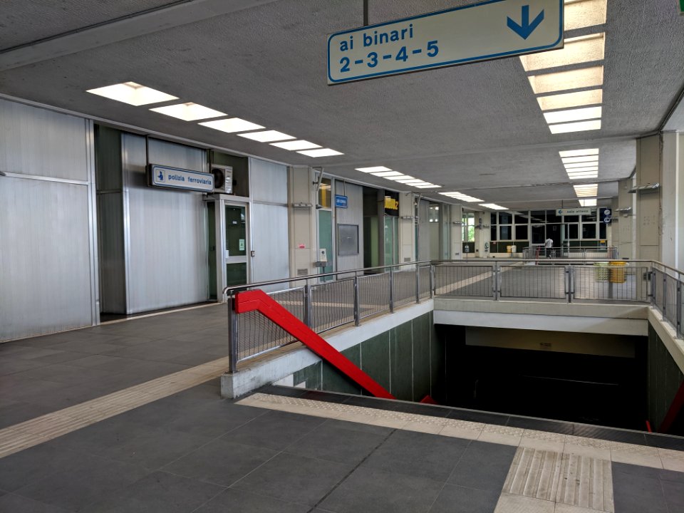 Stazione cosenza entrata sottopasso