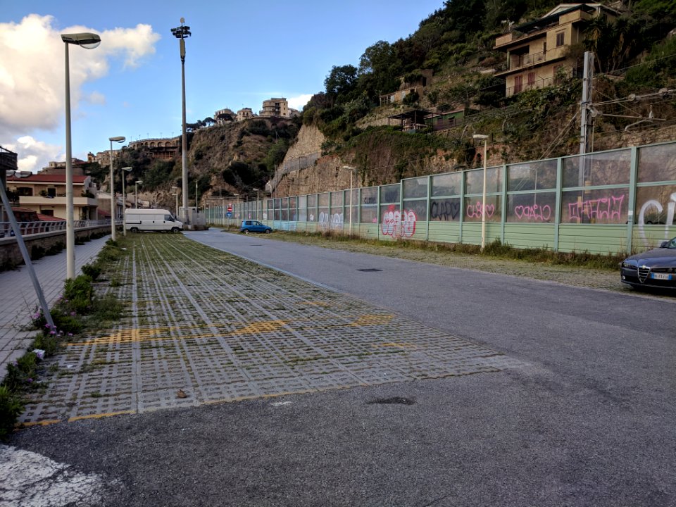 Stazione scilla parcheggio