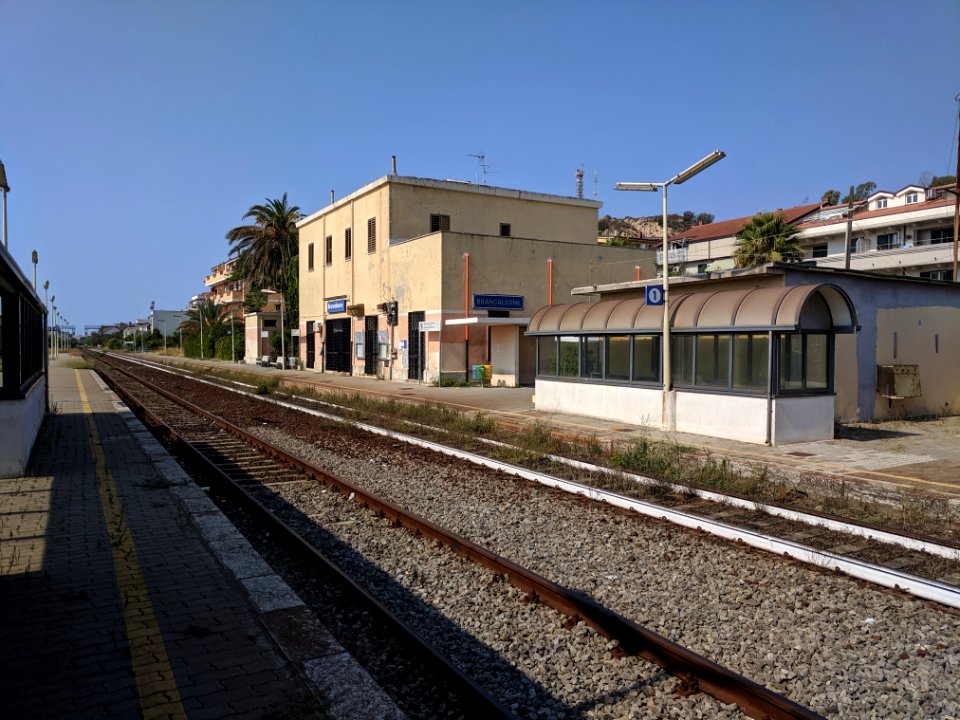 Stazione brancaleone binari