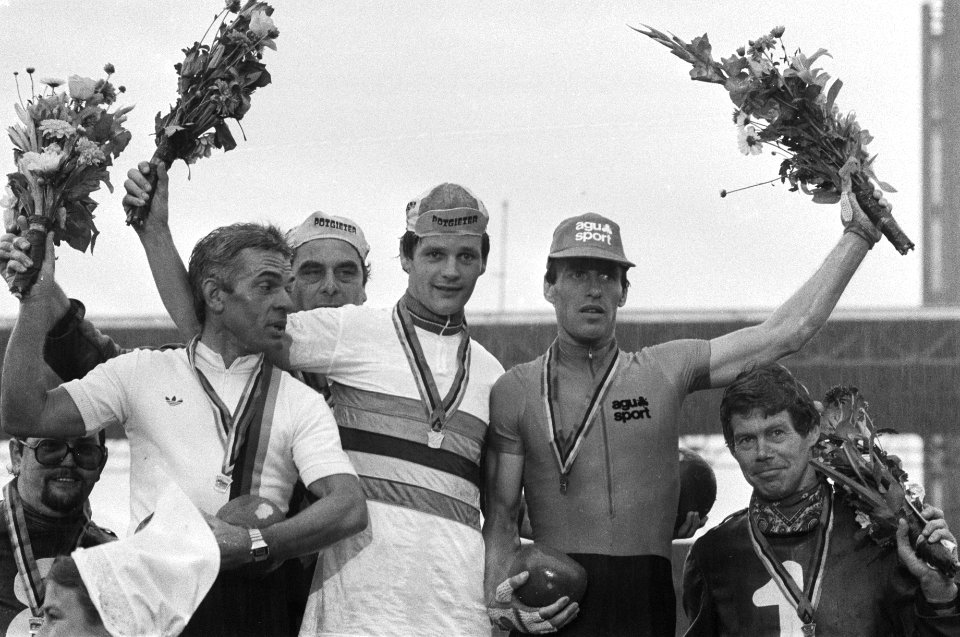 Stayeren voor profs tijdens de huldiging v.l.n.r. Wilfried Peffgen (2e), half z, Bestanddeelnr 930-4210