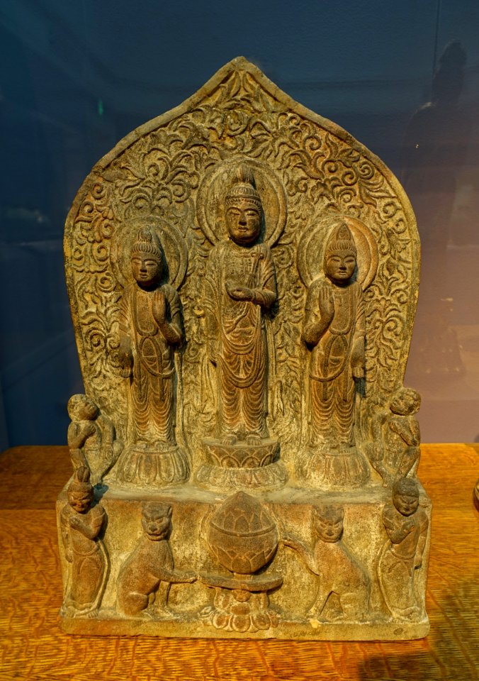 Stele with Buddhist triad, China, Sui dynasty or later, 581-618 AD or later, sandstone - Freer Gallery of Art - DSC04820