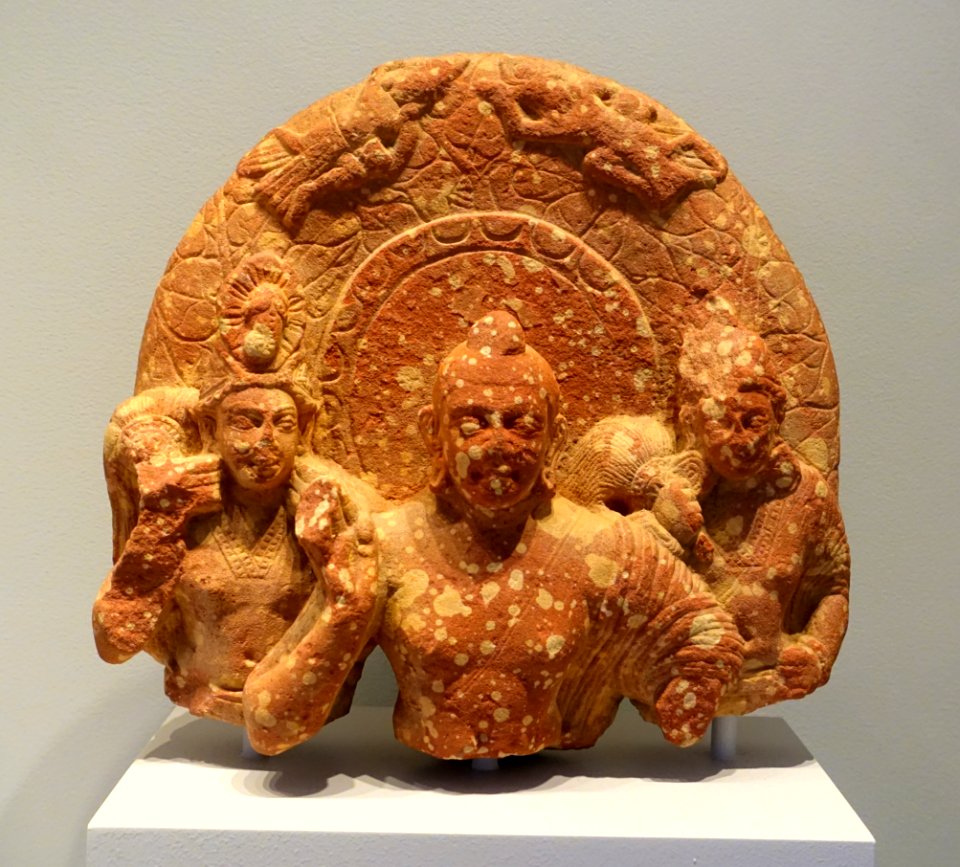 Stele with Buddha and Two Attendants, India, Mathura, Uttar Pradesh, Kushan period, early 2nd century AD, red Sikri sandstone - Arthur M. Sackler Museum, Harvard University - DSC01575
