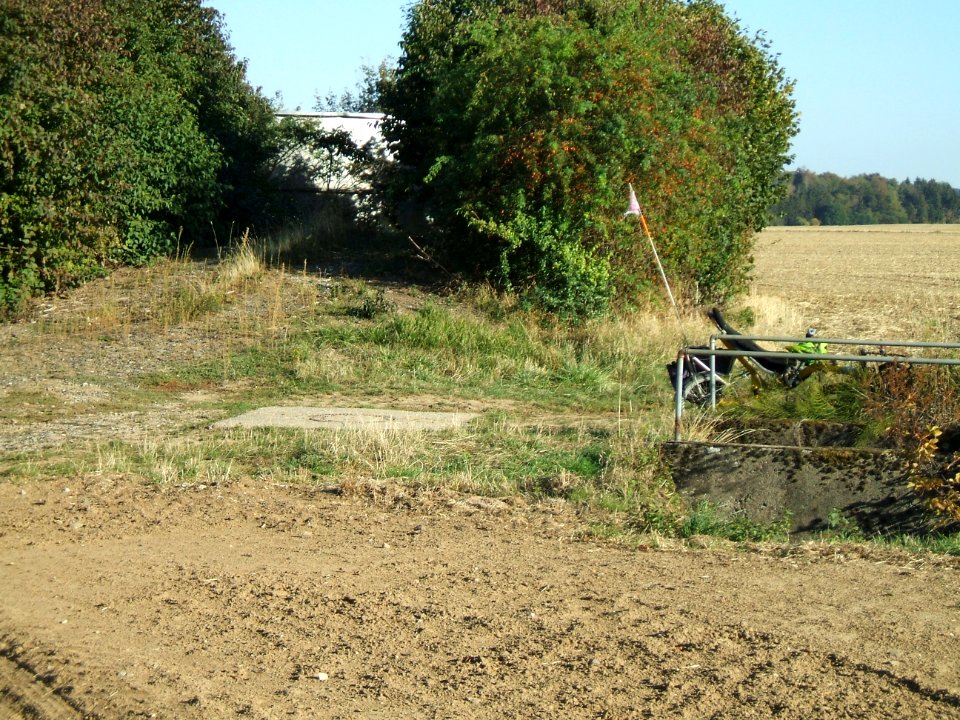 Steinlachsgraben Kappesbrunnen Kanaldeckel Klärschlammbehälter