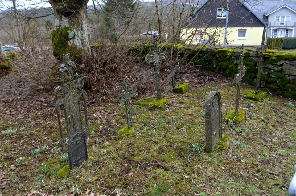 Stein-Neukirch, Neukirch, Kirche, Kirchhof, Gräber
