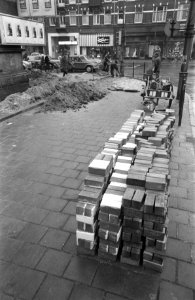 Tentoonstelling in Stedelijk Museum, Op losse schroeven, Bestanddeelnr 922-2003
