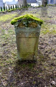 Stein-Neukirch, Neukirch, Kirche, Kirchhof, Grab (3)