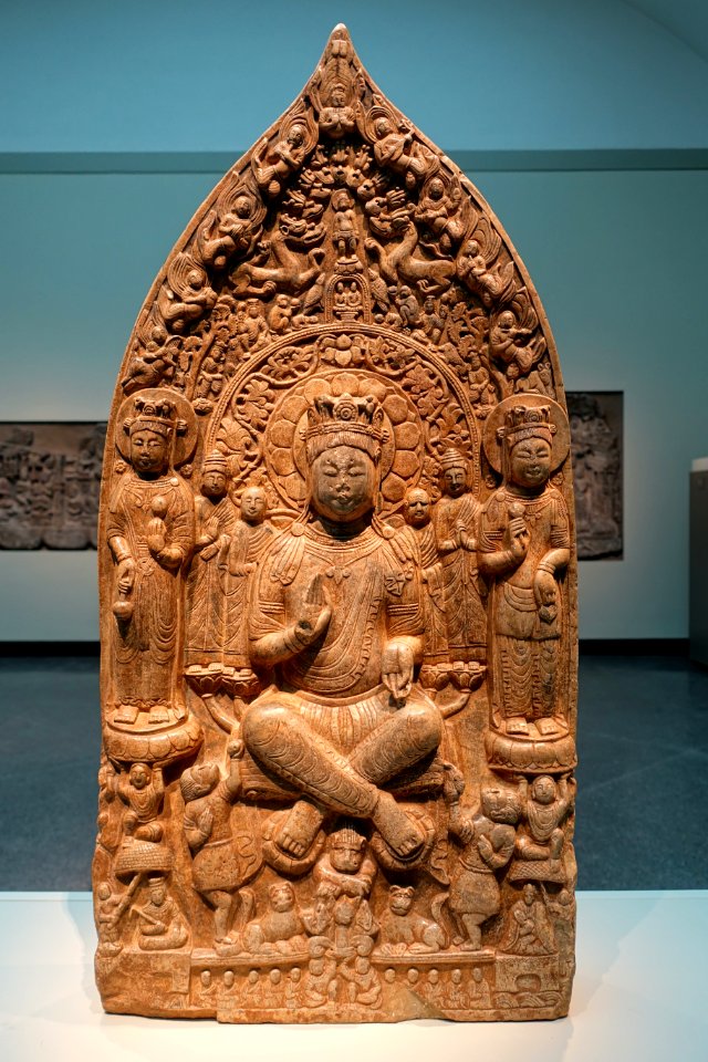 Stele with the Boddhisattva Maitreya (Mile), reverse with the Buddha Vairochana (Pilushena), probably Shaanxi province, Northern Zhou dynasty, 557-581 AD, marble - Freer Gallery of Art - DSC05065