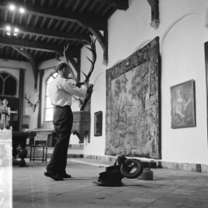 Tentoonstelling in het Stedelijk Museum te Delft Het Prinsenhof van de jacht, , Bestanddeelnr 916-3275
