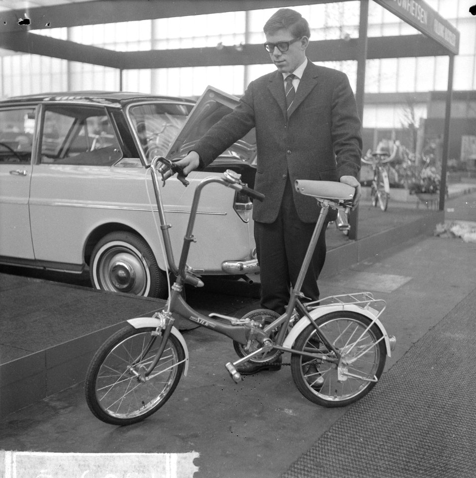 Tentoonstelling voor tweewielers in de RAI te Amsterdam, opvouwbare fiets van Ja, Bestanddeelnr 916-0998