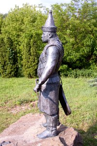 Szabolcs earthwork, sculpture of chieftain Szabolcs-2