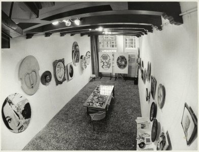 Tentoonstelling van Ovalen in Galerie T, aan de Bakenessergracht 67 van mevr. Funke., NL-HlmNHA 54011829