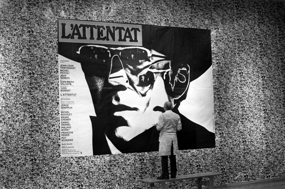 Tentoonstelling van Roman Cieslewicz in Stedelijk, affiche met bewerkt pakpapier, Bestanddeelnr 926-1513