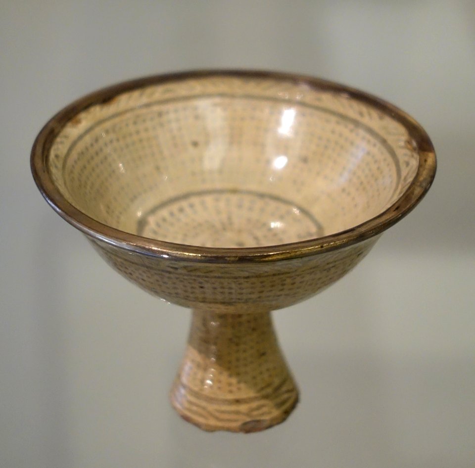 Stem cup, Korea, Joseon, 15th century, stoneware, mouth covered with silver - Östasiatiska museet, Stockholm - DSC09423