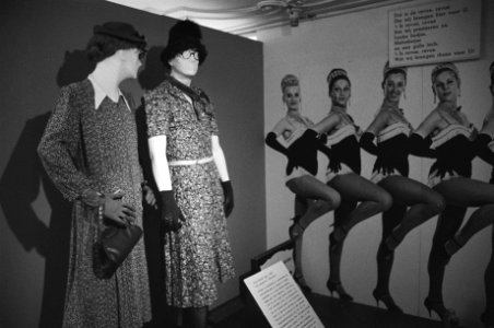 Tentoonstelling in Theatermuseum, Revue, revue, revue, he mooiste zijn de beentj, Bestanddeelnr 930-7525
