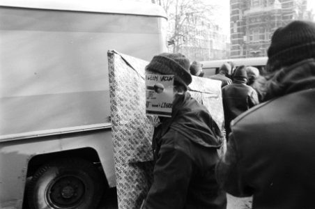 Tentoonstelling in Paradiso in Amsterdam van aktiegroep Onkruit. Spullen voor , Bestanddeelnr 931-9159