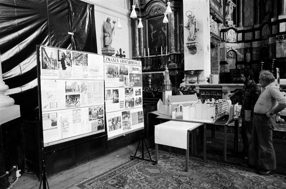 Tentoonstelling in Mozes en Aaronkerk voor stadhuis muziektheater op het Water, Bestanddeelnr 930-6469