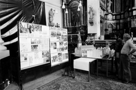 Tentoonstelling in Mozes en Aaronkerk voor stadhuis muziektheater op het Water, Bestanddeelnr 930-6469