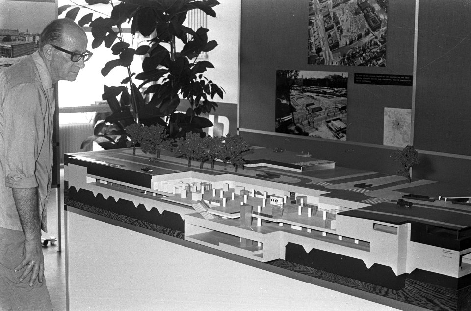 Tentoonstelling voor metrobouw in Amsterdam, maquette van metrostation Muiderpo…, Bestanddeelnr 925-7547