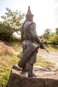 Szabolcs earthwork, sculpture of chieftain Szabolcs-3