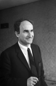 Tentoonstelling van de Spaanse kunstenaar Eduardo Chilli in Stedelijk Museum Ams, Bestanddeelnr 922-3408