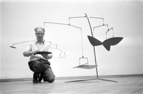 Tentoonstelling Kinetische Plastiek Am. beeldhouwer Alexander Calder in Stedelij, Bestanddeelnr 922-8366