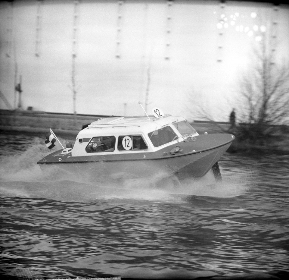 Tentoonstelling Hiswa in de RAI, de polyester luchtkussenboot, Bestanddeelnr 917-4946