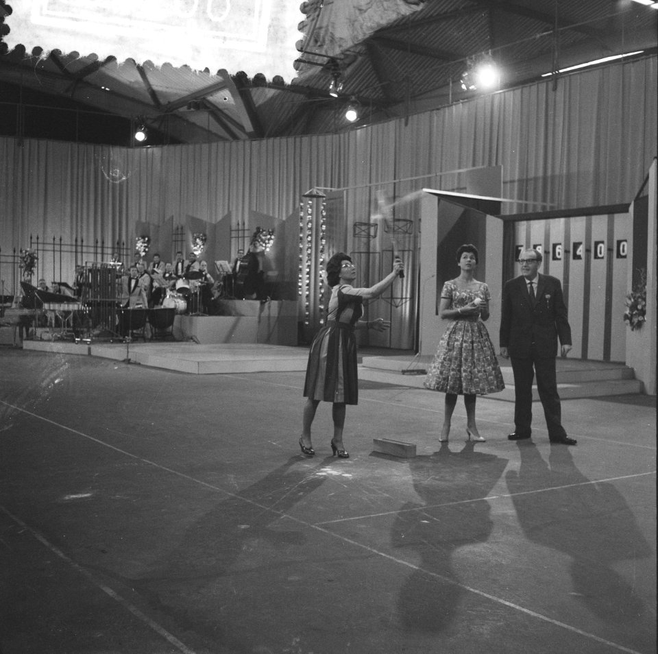 T V toto in de Expohal Fenny Heemskerk , Maud, Theo Eerdmans, Bestanddeelnr 912-4200