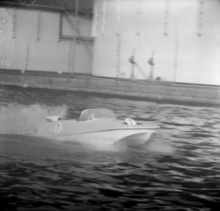Tentoonstelling Hiswa in de RAI, de polyester luchtkussenboot, Bestanddeelnr 917-4943
