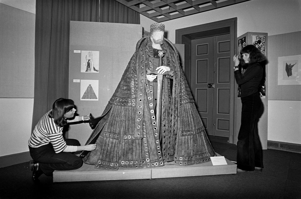 Tentoonstelling theaterkostuums Goed in het pak in Zeister Slot kostuum Koni, Bestanddeelnr 928-3614