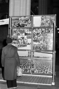 Tentoonstelling Verzet en vervolging van 1933 tot 19nu, over fascisme vanaf 1933, Bestanddeelnr 931-9833