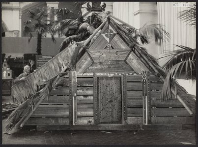 Tentoonstelling Suriname in het Instituut voor de Tropen. Een boslandcreool-hu, Bestanddeelnr 075-0668