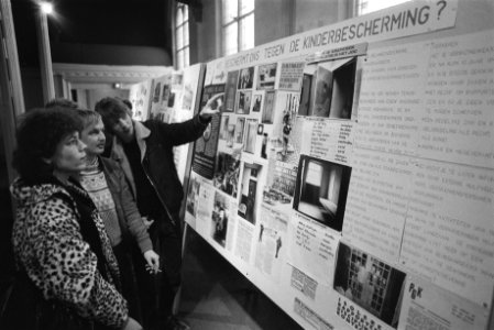 Tentoonstelling in Paradiso in Amsterdam over toepassing isoleercellen in kinder, Bestanddeelnr 932-8331