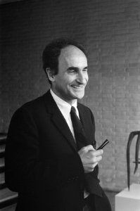 Tentoonstelling van de Spaanse kunstenaar Eduardo Chilli in Stedelijk Museum Ams, Bestanddeelnr 922-3409