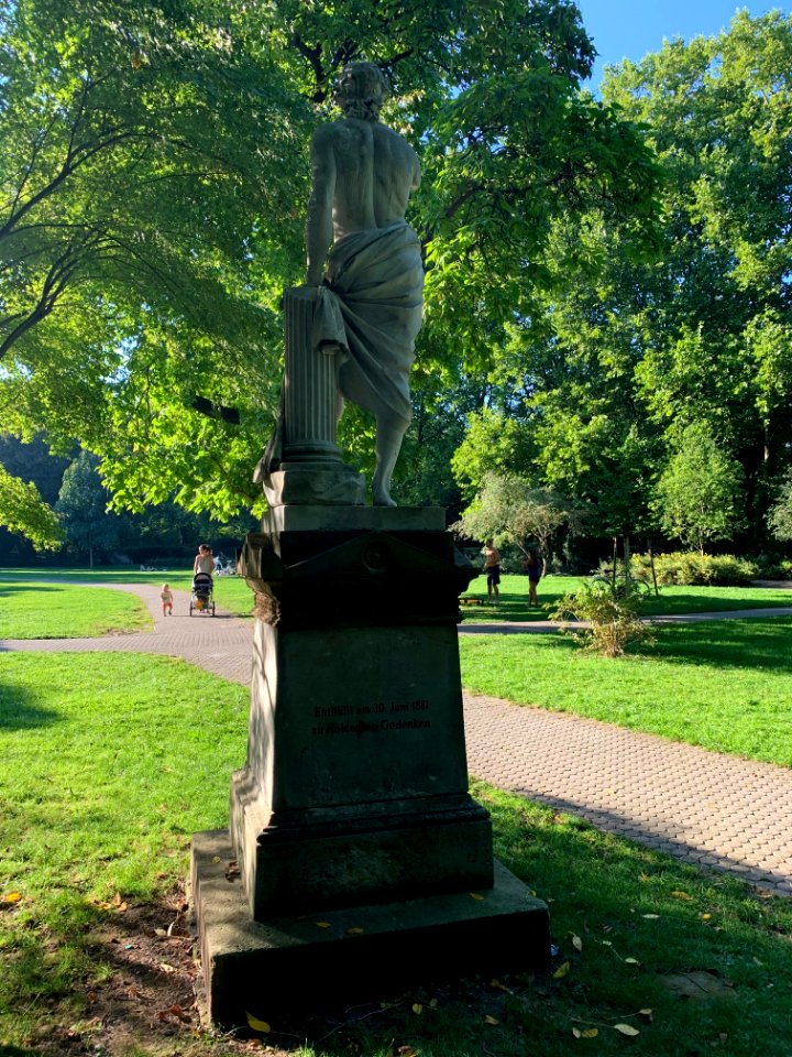 Tübingen, Hölderlindenkmal (1)