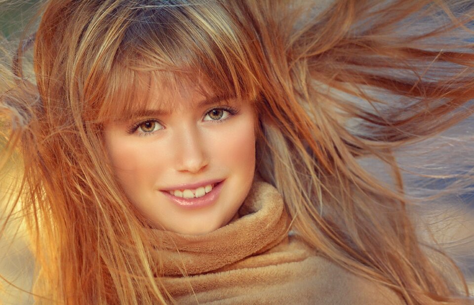 Female hair hair flying