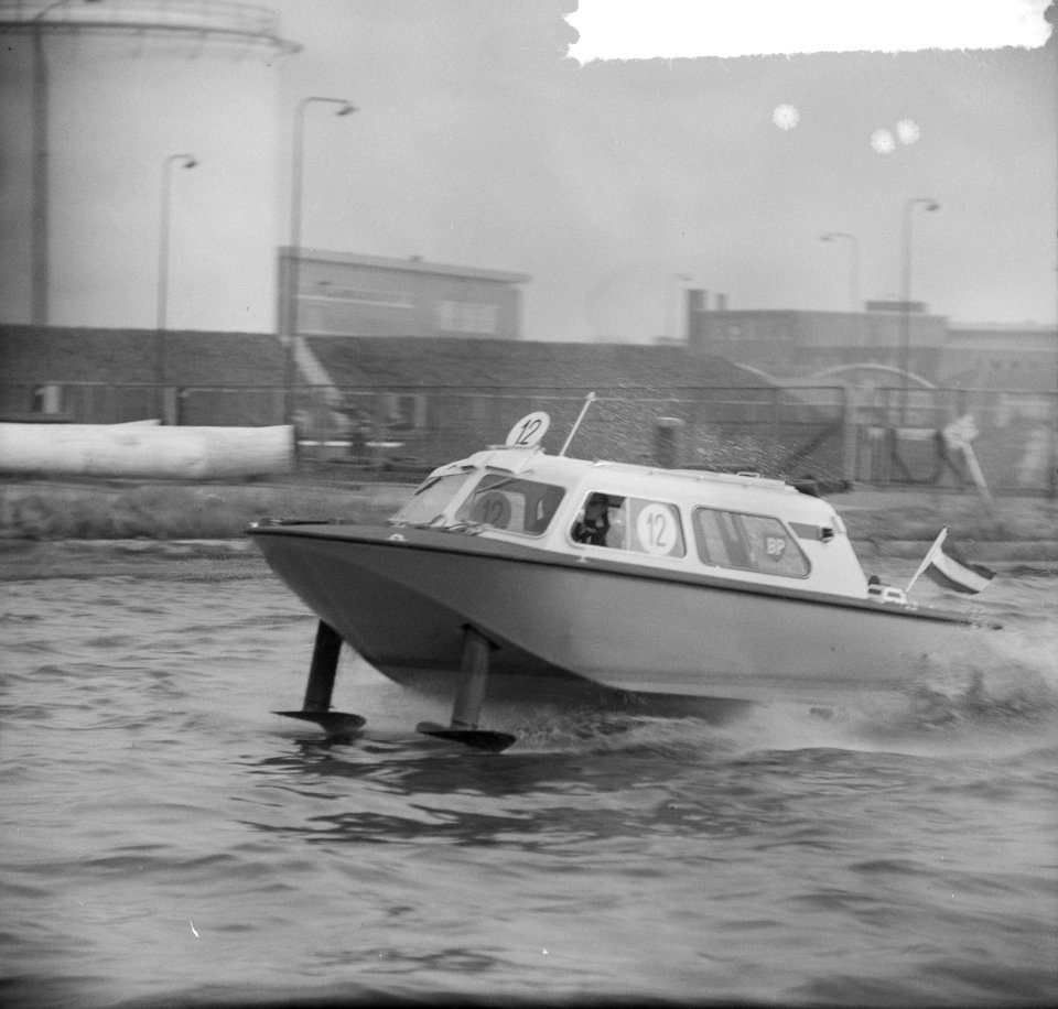 Tentoonstelling Hiswa in de RAI, de polyester luchtkussenboot, Bestanddeelnr 917-4945