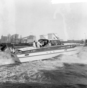 Tentoonstelling Hiswa in de RAI, de polyester luchtkussenboot, Bestanddeelnr 917-4947