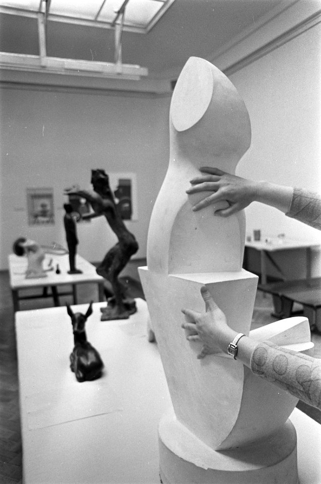Tentoonstelling voor blinden en slechtzienden in Haags Gemeentelijk Museum . Bli, Bestanddeelnr 921-3560