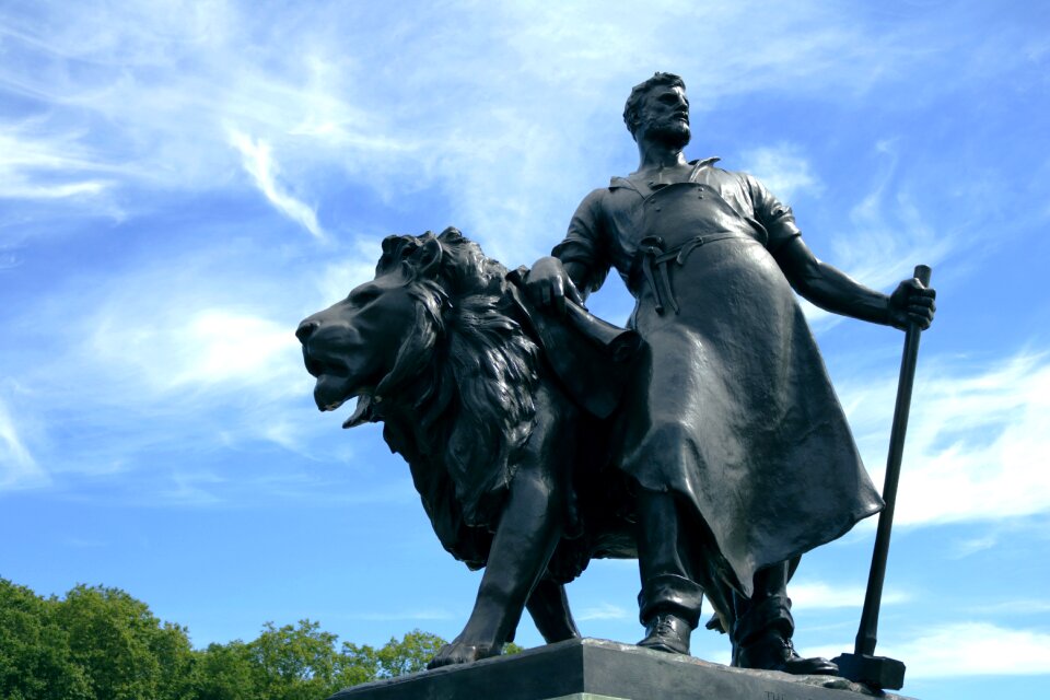 Lion landmark monument photo