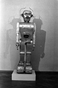 Tentoonstelling Vrijgezellenmachines in Amsterdams Stedelijk Museum Robot An, Bestanddeelnr 928-8958 photo