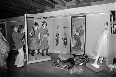 Tentoonstelling theaterkostuums Goed in het pak in Zeister Slot samensteller, Bestanddeelnr 928-3617