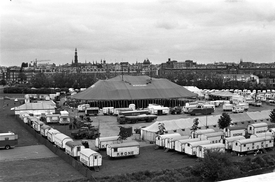 Tent van Circus Krone aan de Jan van Galenstraat in Amsterdam, Bestanddeelnr 928-0126