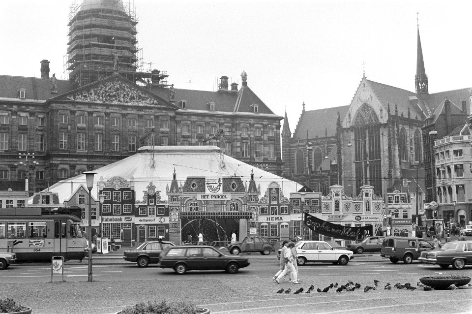 Tent van Amsterdam Modestad op de Dam in Amsterdam, Bestanddeelnr 933-0770