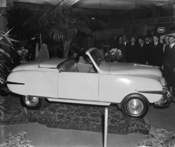 Tentoonstelling RAI. Wagen met open kap merk Playboy, Bestanddeelnr 902-7263