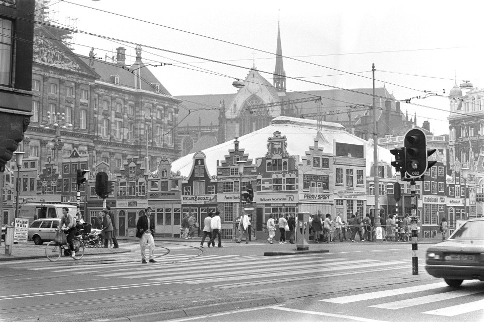 Tent van Amsterdam Modestad op de Dam in Amsterdam, Bestanddeelnr 933-0771