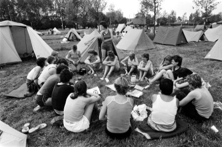 Tentenkamp op Universiteitsterrein De Uithof in Utrecht i.v.m. antikernenergie, Bestanddeelnr 932-1883